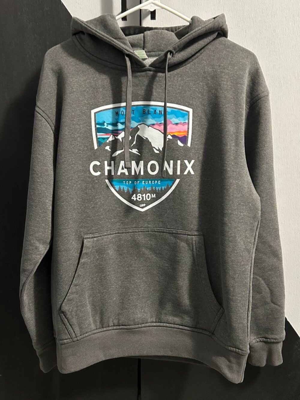 Chamonix Mont Blanc Graphic Gray Pullover Hooded Sweatshirt Adult Size M
